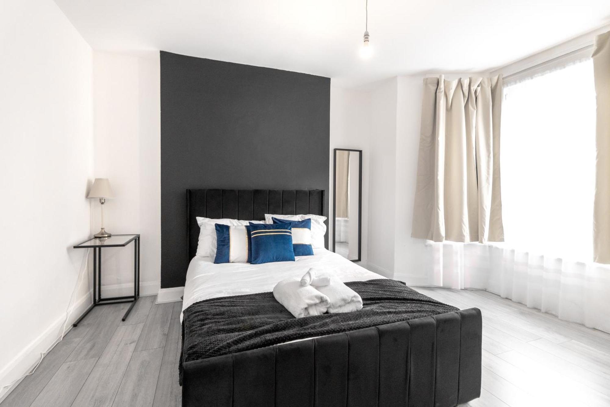 Cosy 3 Bed Flat In Shepherds Bush Sleeps 8 Guest Apartment *